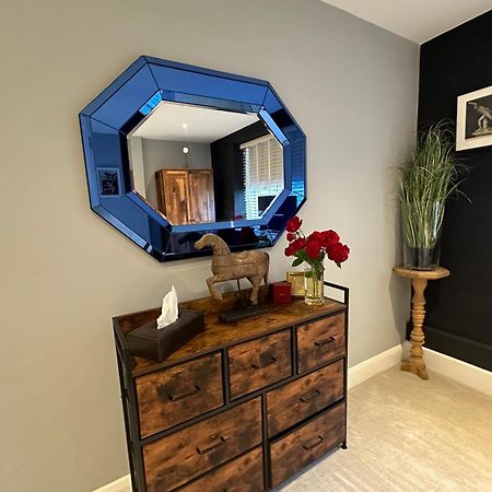 דירות לונדון Tower Bridge, Boutique, Shad Thames Butlers Wharf Secure Parking , Balcony View Of Shard, Luxury With Van Parking Upto 4 Vans Ideal For Builders Shopfitters Secure Cctv מראה חיצוני תמונה